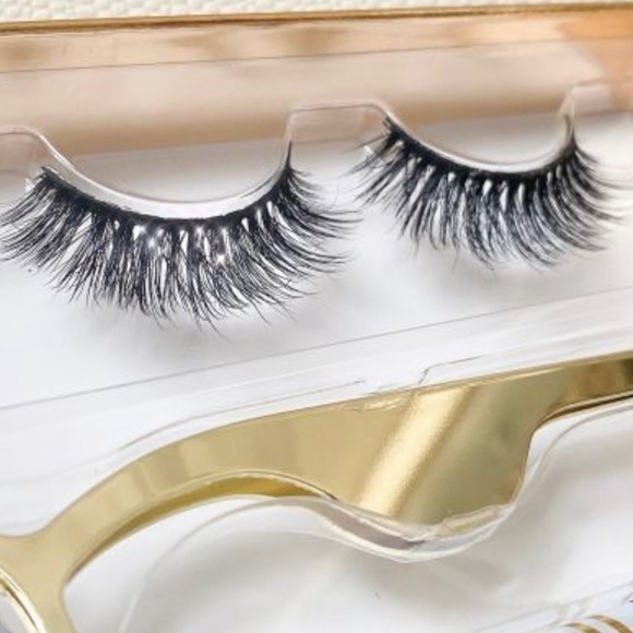 LAVAA Beauty 3D Mink Lashes Kit FLIRTY w/ Adhesive & Gold Applicator Tool | NEW - Picture 3 of 11